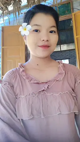 #ပန်းပန်ရင်နန်းဆန်တယ်တော့ 😍😍#မြင်ပါများပီးချစ်ကျွမ်းဝင်အောင်လို့🥰🤭 