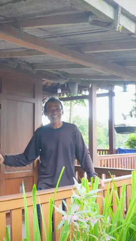 - Keramahan Indonesia itu yang terbaik di dunia!   . . . . . #keramahan #bapakbapak #bapak #ibuibu #ibu #wonderfulindonesia #jawaviral #jawatimur #jawahits #banyuwangi #orangosing #orangindonesia #luarbiasa #jawatimurhits #eastjava #eastjavatrip #kawahijen #pesonaindonesia #explorebanyuwangi #exploreindonesia #wisatajawa #wisatabanyuwangi #informasibanyuwangi #tempatviral #traveljava #travelindonesia 