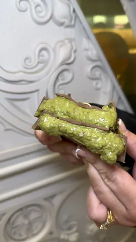 Maison Marquise & Alyssa vous présente en exclusivité leur tablette fourrée de merveilles de pistaches , une pistache croquante 💚 Retrouvez dès mercredi la Merveille de Sam fourrée au croquant spéculos 🤎 👑 Meilleur galette des Rois de Paris IDF 2023  🫖 Salon de Thé - Brunch 🥪 Déjeuner 💯 Avs & Achahada  📩 Plus d’informations en privé 🕑 Lundi - Samedi : 6h30 • 20h 🕑 Dimanche & jours fériés : 7h30 • 20h    📍29 rue henri crette Chevilly-Larue 94550   #boulangerie #bakery #newyorkroll #croissant #pastry #halal #Foodie #patisserie #brunch #chocolate #tablette #chocolat #pistache 