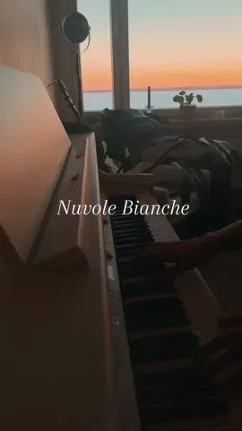 Ludovico Einaudi - Nuvole bianche  #pianist  #piano  #pianocover  #pianomusic #aesthetic  #pianosolo #pianotime #music #musician  #classicalpiano #ludovico #ludovicoeinaudi #nuvolebianche #goldenhour 