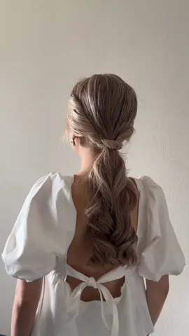 Elevate your basic ponytail  #hairinspo #simplehairstyle #hairstyle #easyhairstyles #hairhack #softgirl #girlhairstyle #springhair #hairtutorial #ponytail #heatlesswaves 