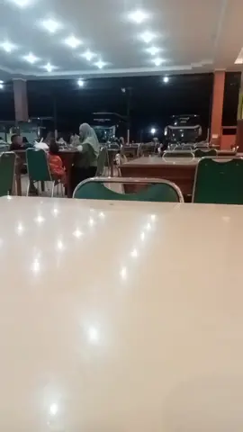 suasana di rest area bus  #bus  #restaurant  #restarea  #fyp  #fypシ゚viral  #viralid @RaffiNagita1717 @Boy William 