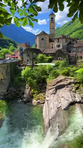 Isn't Switzerland beautiful?🇨🇭#switzerland #swissroads #switzerlandnature #roadtrip #swissbeautiful #sisiswiss #swiss 