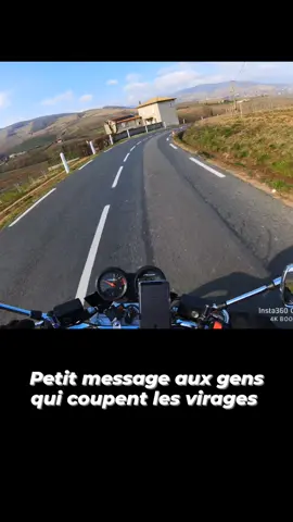 pas capable de prendre un virage comme il faut sérieux 😤 . Tu aimes la moto et tu n'es pas encore abonné ?? Abonne toi 👇🏼 Insta : @garis.01 Tik tok : @garis.01 Threads: @garis.01 .  . . . #moto #ktm #supermoto #supermot #supermotard #smcr #690 #yamaha #r1 #ducati #bikelife #byqbenz #honda #kawasaki #bmw #aprilia #pourtoi #fyp #fypシ #tiktok #voiture #auto #paysage #trending #bandit #suzuki #insta #instagram #tiktok #bike #biker 