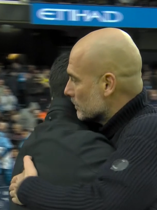 El Manchester City 🆚 Arsenal acaba con empate a cero, con apretón de manos entre Guardiola y Arteta... Y con un ganador: el Liverpool, nuevo líder de la #PremierLeagueDAZN  #deportesentiktok #titkokfootballacademy #futbol #ManCity #ManchesterCity #Arsenal #Liverpool #PepGuardiola #MikelArteta #Guardiola #Arteta #tiktoksports #titkokdeportes #DAZN