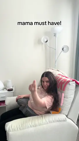 who wouldve thought a hip carrier could double as a breast feeding aid?? freakin love this thing!! #mamazing #hipcarrier #mamazinghipcarrier #babymusthave #mommusthave 