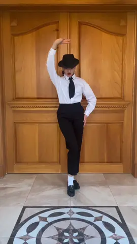Les presento outfit y bailecito de Michael Jackson. 🖤👑 P.D: Ser bailarina de Michael Jackson fue el sueño frustrado de mi otra vida. 🥲🤭 . #michaeljackson #dangerous #michaeljacksonchallenge #michaeljacksonoutfit 