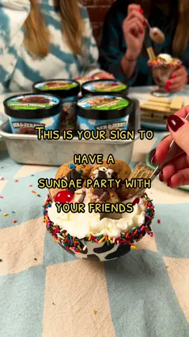Sunday night sundae night? 🍨 #benandjerrys #icecream #icecreamsundae #sundaeparty 