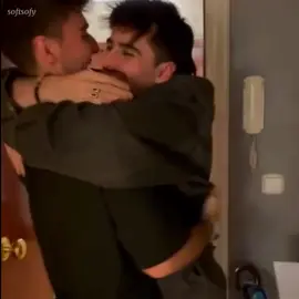 La sorpresa de Juanjo a Martin 😭😭😭 qué monos  @juanjo.ot2023 @martin.ot2023  #agaporni #martinot2023 #martinot #majas #parati #perte #foryou #martinurrutia #operaciontriunfo #fyp #juantinot2023 #juanjoymartin #juantin #martin #goodonlyknows #gok 