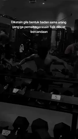 dulu gua cuma bisa senyum😀#ectomorph #bulking #fy #wegojim #gymrat #GymTok #gymbro #workout #transformation #gym 