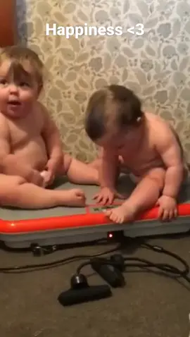 Funniest Twin Babies on massager - Happiest Babies ever