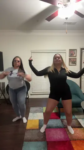 Obligando a mami a hacer bailes de tiktok😗✌🏽@Zaira Romero 