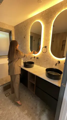 Bathroom mirrors with led back lighting is a must have in every bathroom! #mirror #ledlights #bathroommakeover #interiordesigner #melbourne 
