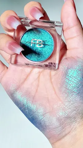 Paleta de sombra monocromática. ¿Cuál es tu color favorito? #Freebloom #freebloomcosmetics 