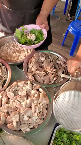 #ต้มเลือดหมู Pork Blood Soup #โกต๊ะต้มเลือด หน้า กศน.#วัดป่าสาลวัน #โคราช #streetfood #thailand #FoodLover #jarnzab #zabtalon #แซ่บตะลอน #จารย์แซ่บ #จารย์แซ่บชวนชิม #tiktokพากิน #ปักหมุดร้านอร่อย 