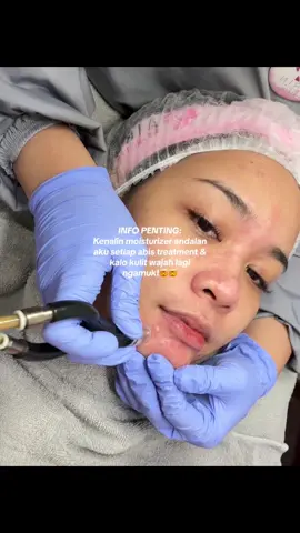 Jadi setiap kali treatment itu ada beberapa yang harus ngelewatin downtime, masa nya juga beda - beda, ada yang 3 hari, 7 hari dll  Nah biasanya proses downtime itu gadibolehin dokternya untuk pake skincare bahan aktif, jadi aku cuma pake fw, moist, sunscreen aja, naaah untuk ngebantu ngecalming kulitnya biasanya aku pake gtg ini, cobain deh🫶🏼✨