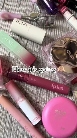 My makeup faves 🫶🏻🌸 #makeup #makeupartist #makeupartist #makeupcollection #makeupaddict #makeupobsession #kbeauty #beauty #BeautyTok #prettymakeup #cooltone #warmtone #liptint #lipgloss #blush #cushionfoundation •makeup • pretty makeup • makeup collection • pink makeup • makeup addiction • makeup obsession • Kbeauty • blush • pretty makeup • lip balm • lip tint • lip oil • foundation • cushion foundation • cute makeup • warm tone • cool tone • eyeshadow • glitter eyeshadow • 