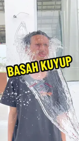 Aduhhh..  Siapa sih yang motong kelapa siang siang bolong gini??  Airnya muncrat nih sampe bikin mas Jay basah kuyup. Tapi gapapaa, sekalian aja deh mas Jay sampein Promo Ramadhan Big Sale di Graha Delta Nusamas masih ada sampai tanggal 9 April ini loh.. UTJ yang semula 1.000.000 sekarang cuma 100.000 aja😍 Mau liat gimana unitnya? boleeh banget nih cek website kami disini⬇️⬇️ www.seputarinformasiproperty.id MinSip tunggu yaa🤗 #grahadeltanusamas #seputarinformasiproperty #deltagroup #kprsubsidi #rumahmurah #tangerang #marketingcore