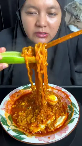 Mukbang mie samyang stew#mukbangvideo #mukbang #mukbangmiesamyang #miesamyangpedas #asmrvideo #fyp #asmr 