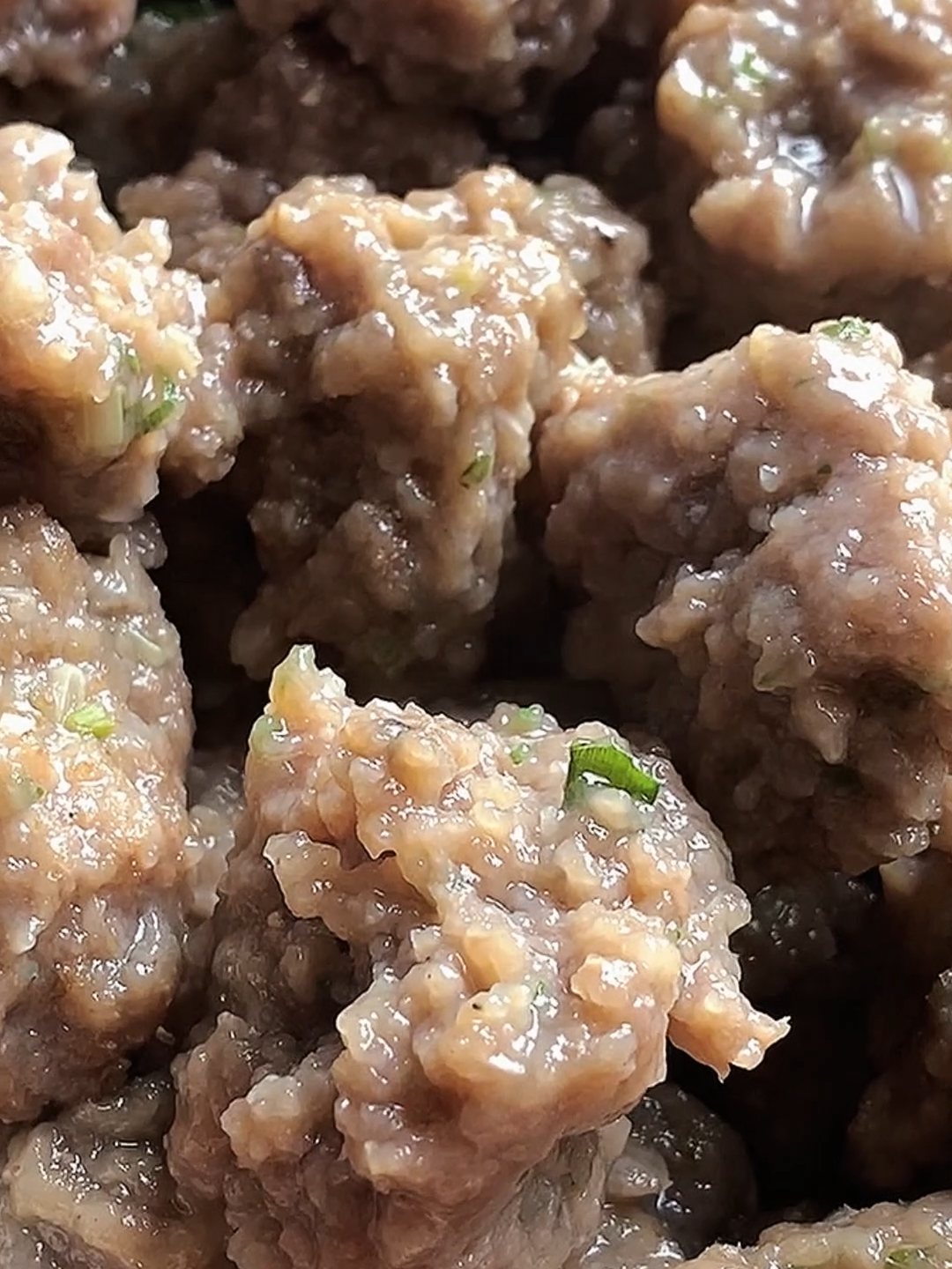 🔥 CILOK KRIWIL 🔥 Bahan-bahan : * 250 gr Daging sapi  * 6 Siung Bawang putih  * 2 Butir telur (ambil putihnya) * 2 batang Daun bawang  * 25 sdm Tepung Tapioka * 2 potong Es batu  * 1 sdt Lada bubuk  * Kaldu bubuk secukupnya * Garam 1/2 sdm Jangan lupa tag gue kalo recook ya! #JelajahRamadan#serunyaberbagi #ramadhanekstraseru  #perempuanbisa  #WomenOfTikTok  #MamaSissy   #menuviral  #masak  #simple  #cook  #Recipe  #recook  #cilok #kuliner  #indonesia  #longervideos  #fyp  #foryou