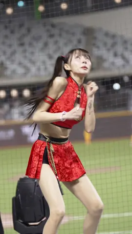 林襄 受驚!!! 界外球 請注意安全 #cheerleader #啦啦隊 #味全龍 #cpbl #dragonbeauties #林襄 