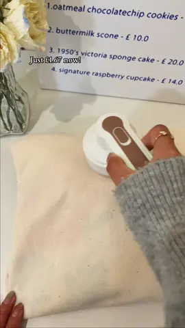 Portable USB Rechargeable Lint Remover #uk #fyp #foryou #tiktokfinds #amazongadgets #trendnew #LifeHack #spotlight #tiktokmademebuyit #househack #tiktokmusthaves #goodthing #amazonfinds #trending #lintremover 