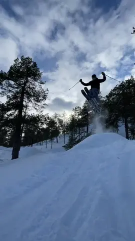 Superfed. 📸@𝓢𝓪𝓶𝓾 👖@Bandits #foryou #lapland #freeski #superfed #ski #sponsorekko 