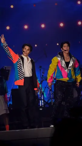 ไม่เคยเจอหมอที่ไหนเต้นแรงขนาดนี้! 55555555555555555555555 #LastTwilightOnStage @Jimmy_Jitaraphol #jimmyyjp 