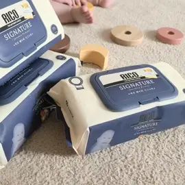 cận cảnh chất khăn dày dặn gấp 3 lần khăn ướt thông thường, cùng thiết kế thông minh của Rico Baby #richi_house #khangiayuot #ricobaby #signature 