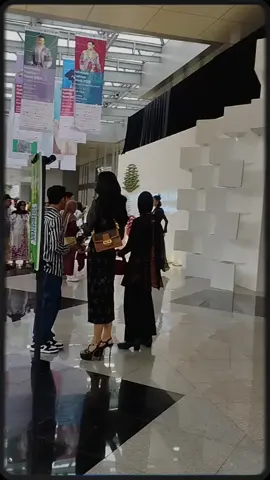 Alhamdulillah bisa bergabung bersama orang2 hebat di dunia fashion #jakartafashionweek2024 #jakartaconventioncenter #fashion #batikindonesia #batikabstrak #art 