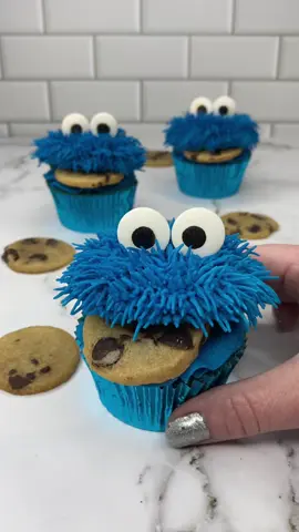 Cookie Monster cupcake sandwiches 💙 I love the way they turned out... do you? l used @colour.mill cobalt blue to colour my cake batter and buttercream. l used @wiltoncakes piping tips #1M and 233 (my fave) also foil liners and candy eyes 👀  #cupcake #cakedesign #cookiemonster #cakedecorating #cakedbyrach #pipingskills #edibleart #sesamestreet #caketok 
