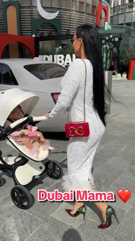 Dubai mama ❤️ #dubai #mama #mommy #mom #luxury #entrepreneur #boss #bossmoves #bossmama #viral #viralvideo #viraltiktok #rollsroyce #baby 