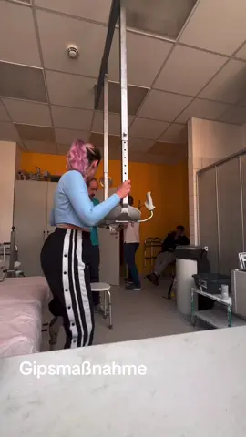 Getting a new socket  #amputee #cancerfighter #prothetics #myjourney #HealingJourney #joynme #bonecancer #bonecancerwareness #chondrosarcoma #oberschenkelamputation #prothese #amputeelife #amputeegirl #dresden 