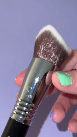 The @Sigma Beauty 3DHD kabuki is such a unique brush! #sigmabeauty #sigmabeautysquad #kabukibrush #makeupbrush #foundationbrush #makeuptips #makeupapplication 