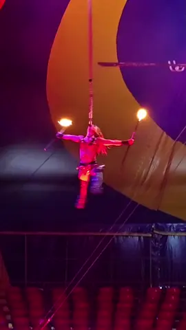 🔥 fire spinning 🔥 ▪️▪️▪️▪️ #lusesitafarrelltrick #lusesitatrick #lusesitafarrell #acrobat #aerialist #chains #aerialchains #teethhang #dentalhang #ironjaw #fire #firespin #gravity #italy #circus #circuslife 