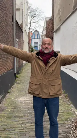 Um pouco mais sobre a visita do professor Clóvis de Barros à cidade de Haia, na Holanda, onde pôde visitar a casa do filósofo Espinosa e compartilhar conosco um pouco sobre o significado da esperança. Reflita e aprenda! #clovisdebarros #filosofia #espinosa #sabedoria #medo #aprendizado #cortes #cortespodcast #haia #esperanca #conhecimento 