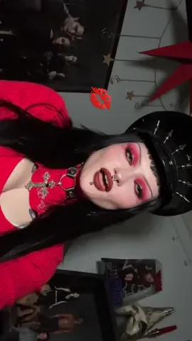 my super power is disappearing for a month and coming back hotter than ever <3 ☠️ #altgirl #alttiktok #mallgoth #transformation 