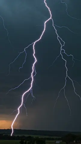 Wow⚡️🤯 #fyp #foryou #storm #stormchaser #tornado #tornadowatch #tornadoes #tornadoalley #lightning #lightningstrike #lightningtime⚡️ #Texas #texasweather #weather #extremeweather 
