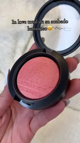 Extra Dimension Blush @maccosmetics Cheeky bits🤩✨ #makeupartist #makeuphacks #makeuptips #maccosmetics #blushhack 
