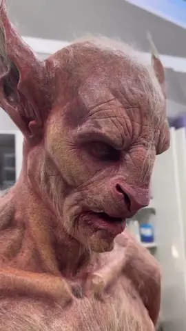 Artistic Makeup... #artisticmakeup #makeup #makeupartist #wolfman #warewolf #monsters #sfxmakeup #transformation #dark  Créditos: annabel_666_