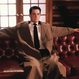 Diva downnn Dale cooper!! Now this right here is a feminist icon! #dalecooper #dalecooperedit #twinpeaks #twinpeaksedit #davidlynch #kylemaclachlan #film #kylemaclachlanedit #4u #diva 