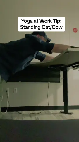 Take a yoga at work break with me! Use your desk, whether you’re sitting or standing, for a supported cat/cow. #yoga #yogaatwork #yogabreak #yogatips