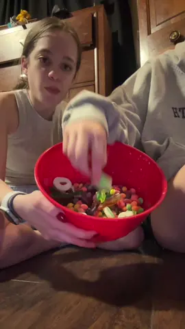 make a candy bowl with us @Madsgrwm #fyp #fyp≥°viral #foryou #foryoupage #candy #candybowl #candysalad #candysaladbowl 