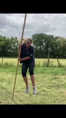Se trabaja y se divierte🚒 #motorhome #casarodante #camion #pareja #hazlotumismo #DIY #divertite 