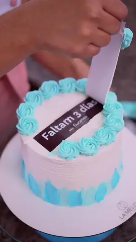 Faltam apenas 3 dias para o nosso evento, Sucesso em Camadas! 🙌 Se você ainda não fez sua inscrição para este evento 100% gratuito e online, ainda dá tempo de se registrar e aprender o caminho do sucesso na confeitaria. Vou mostrar os pilares que me destacaram na minha região e, de fato, me proporcionaram liberdade financeira. Basta clicar no link da bio para se inscrever gratuitamente 😉 #meloconfeiteira #confeitaria #bolos #confeiteira #viverdaconfeitaria