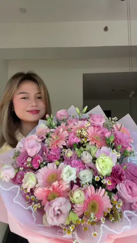 The most beautiful bouquet I have ever seen. Thanks my love #twochoppa #twochopper200shots #bouquet #bigbouquet #flowertok #fypシ 