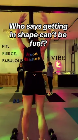 Working out can be fun with the right ✨ Vibes ✨ 🤗 #homeworkout #groupfitness #momswhol 