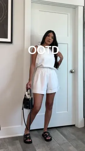 Easter OOTD 💛  • #OOTD #outfit  #whattowear #vacationoutfit #matchingoutfit#matchingoutfitset #abercrombie #chunkysandals #petitefashion #chicstyle #chicoutfit #fashion #springoutfit #outfitideas 