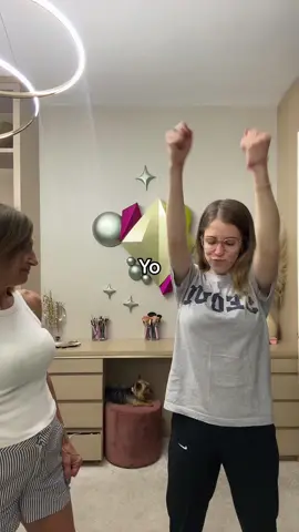 Las chiquitas somos las consentidas y se sabe 🤪 No nos quedó tan bien pero no podíamos de la risa 😂  #comedia #mamas #parati 