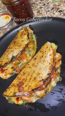 I didnt expect my last video to blow up like that 😅 #tacosgobernador #recetasmexicanas #DinnerIdeas #shrimptacos #mexicanfood 